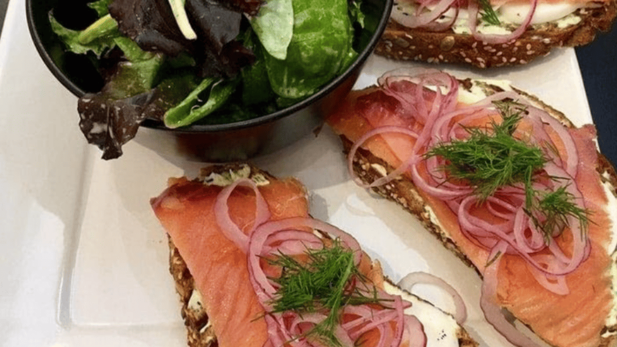 smoked salmon on toast and salad at EATcetera