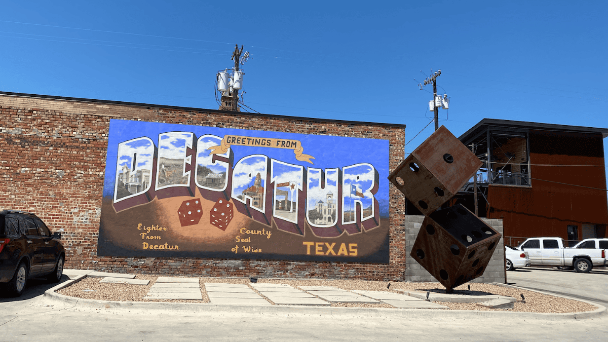 mural that says decatur texas